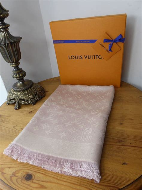 louis vuitton roze sjaal|louis vuitton collection.